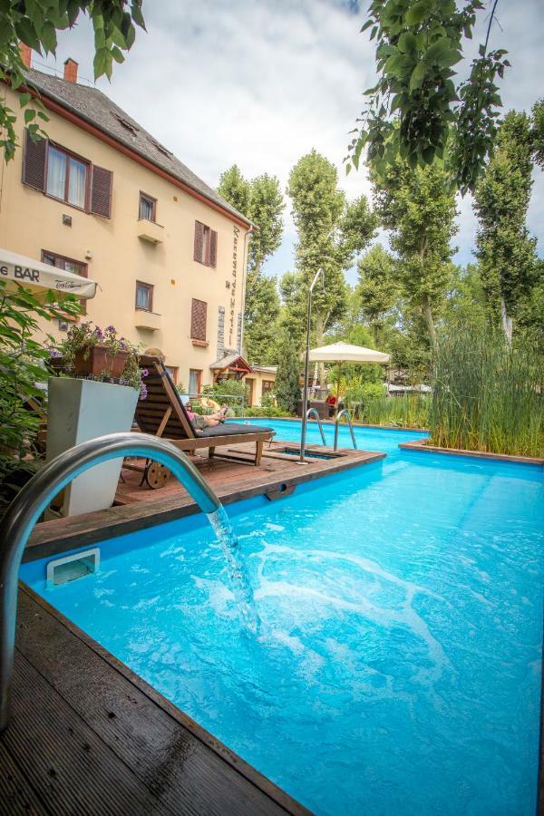 Renegade Hotel Siófok Buitenkant foto