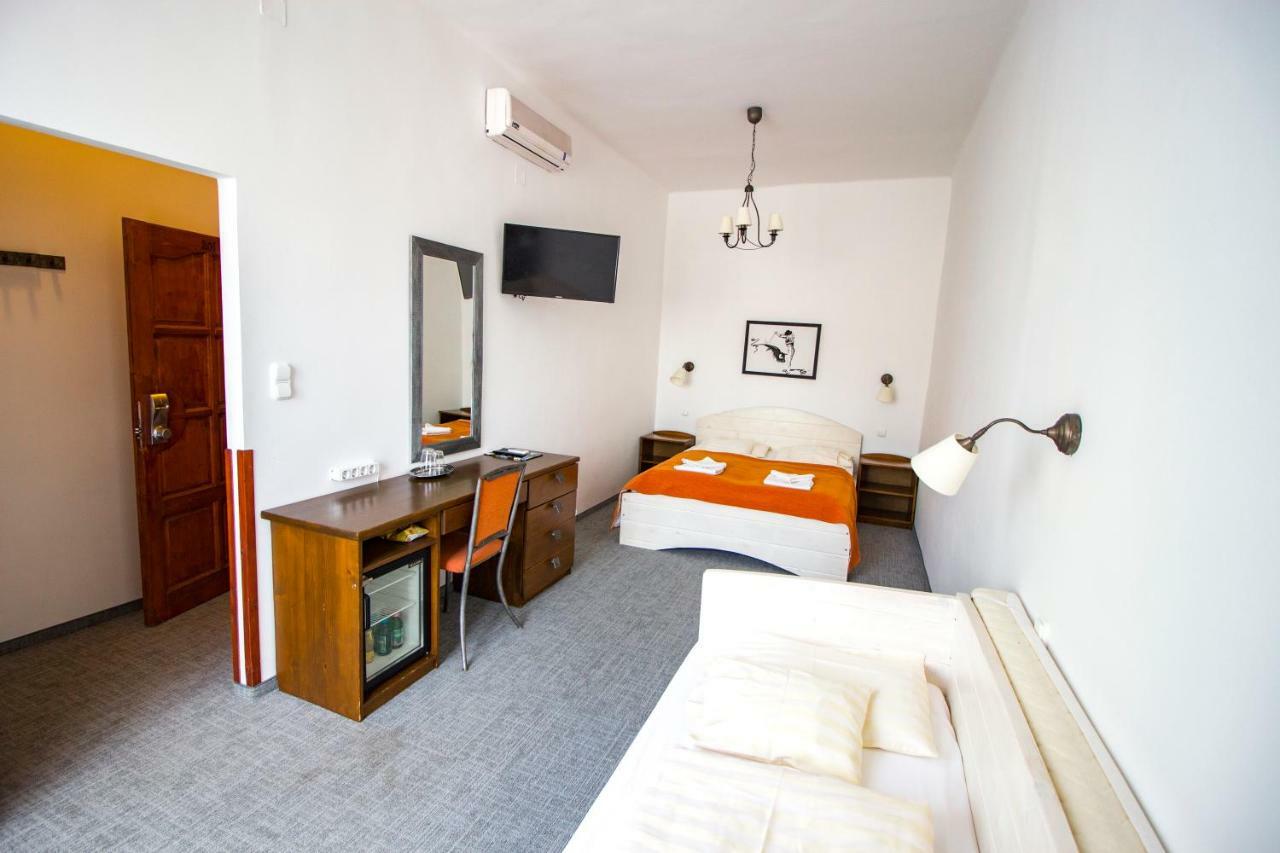 Renegade Hotel Siófok Buitenkant foto